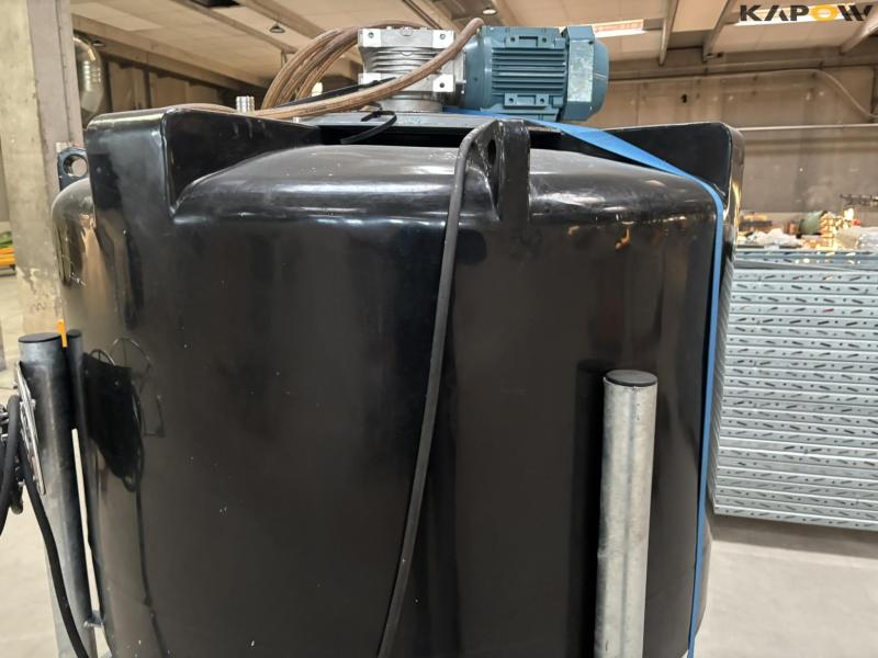 Plasttank 1000 liter med omrører 9