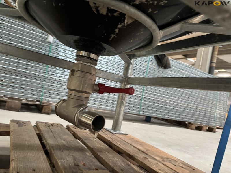 Plasttank 1000 liter med omrører 11