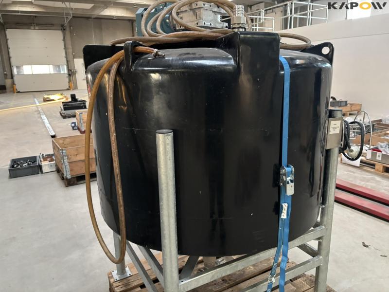 Plasttank 1000 liter med omrører 15