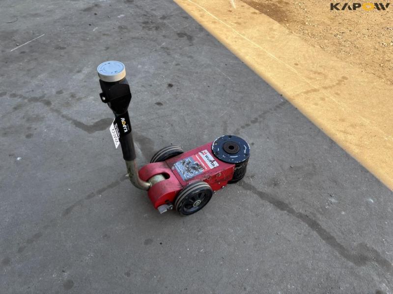 Pnematic floor jack 30T/15T 4
