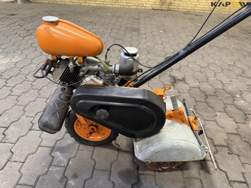 Redskabsbærer med fræser 9