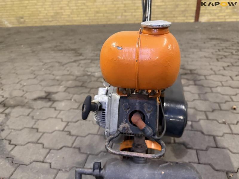 Redskabsbærer med fræser 12