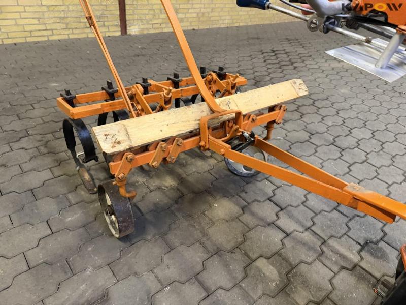 Redskabsbærer med harve 36