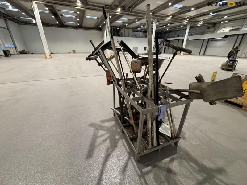 Redskabsholder med indhold 5