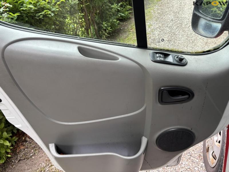 Renault Trafic 2.0 dci mandskabsvogn 60