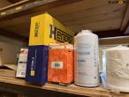 Reservedele og reol 35
