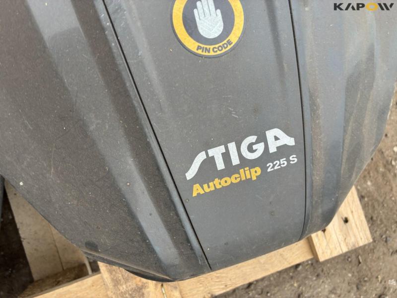 Robotplæneklipper og motorsav 11