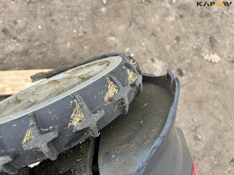 Robotplæneklipper og motorsav 14