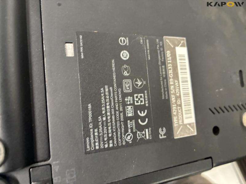 Rullebord med skærm og computer for fremvisning 9