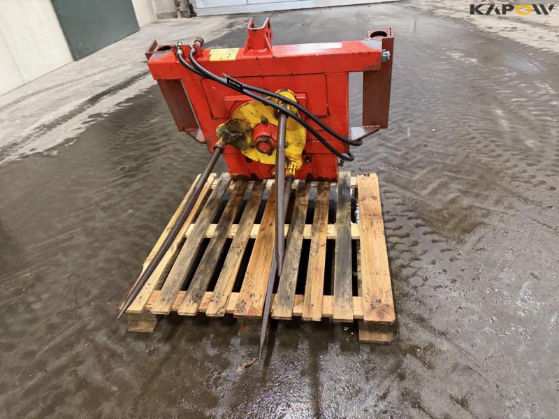 Rundballe ruller med John Deere hitch 2