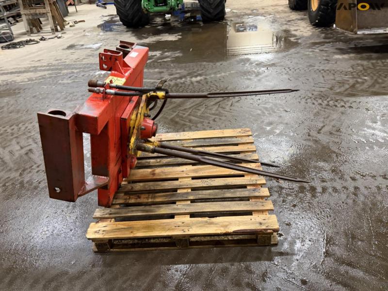 Rundballe ruller med John Deere hitch 4