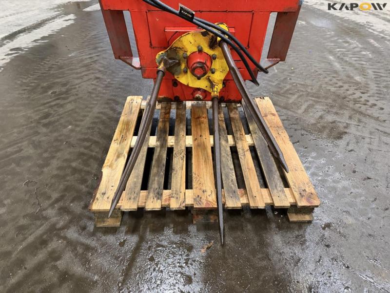 Rundballe ruller med John Deere hitch 9