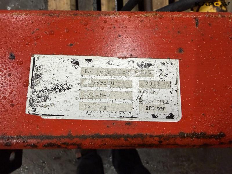 Rundballe ruller med John Deere hitch 16