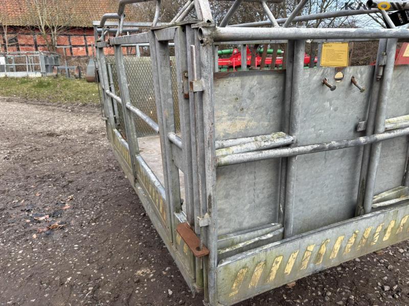 Scantruck drejeled og mandskabskurv 9