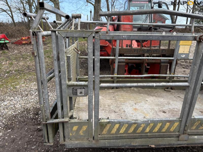 Scantruck drejeled og mandskabskurv 12