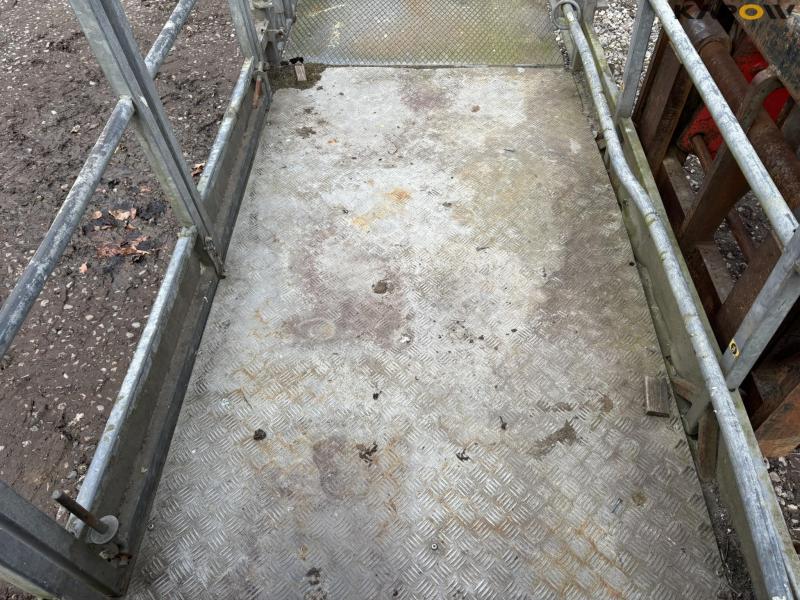 Scantruck drejeled og mandskabskurv 38