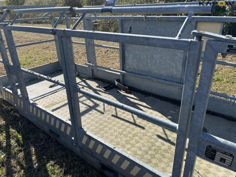 Scantruck mandskabskurv og drejeled 7