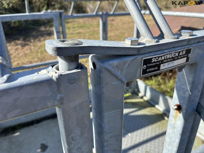 Scantruck mandskabskurv og drejeled 10
