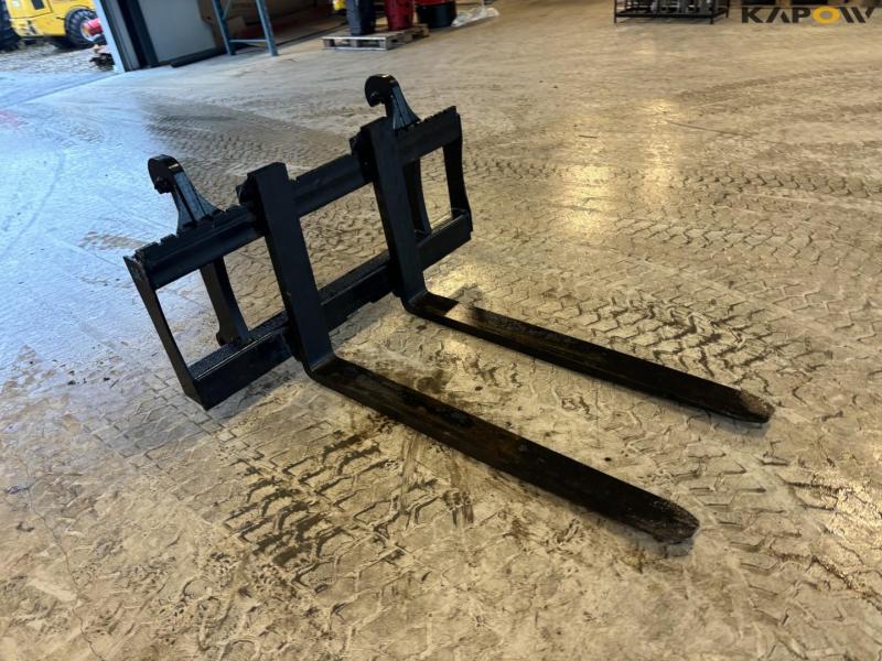 SE pallegafler med Volvo hitch 3