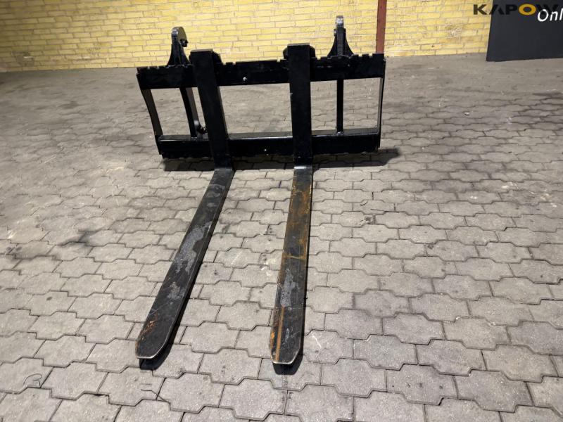 SE pallegafler med Volvo hitch 2