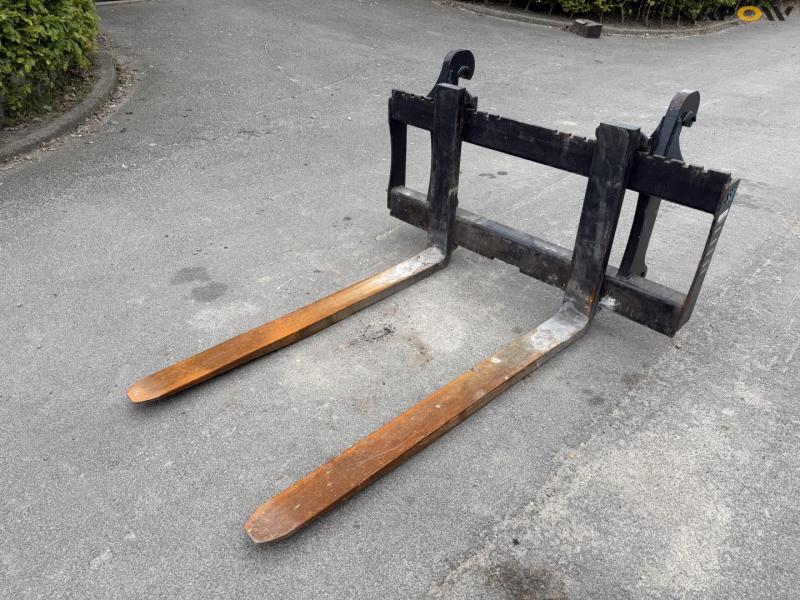 SE pallegafler med Volvo hitch 1