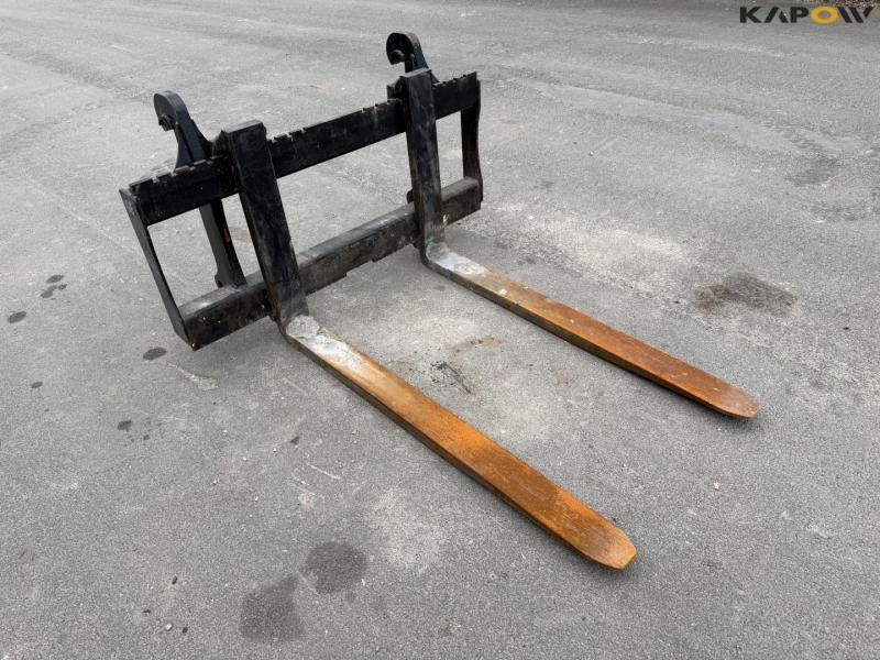 SE pallegafler med Volvo hitch 3