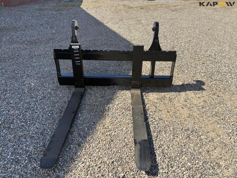 SE pallegafler med Volvo hitch 2