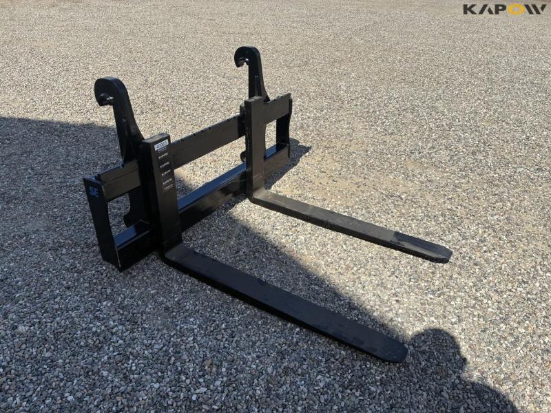 SE pallegafler med Volvo hitch 3