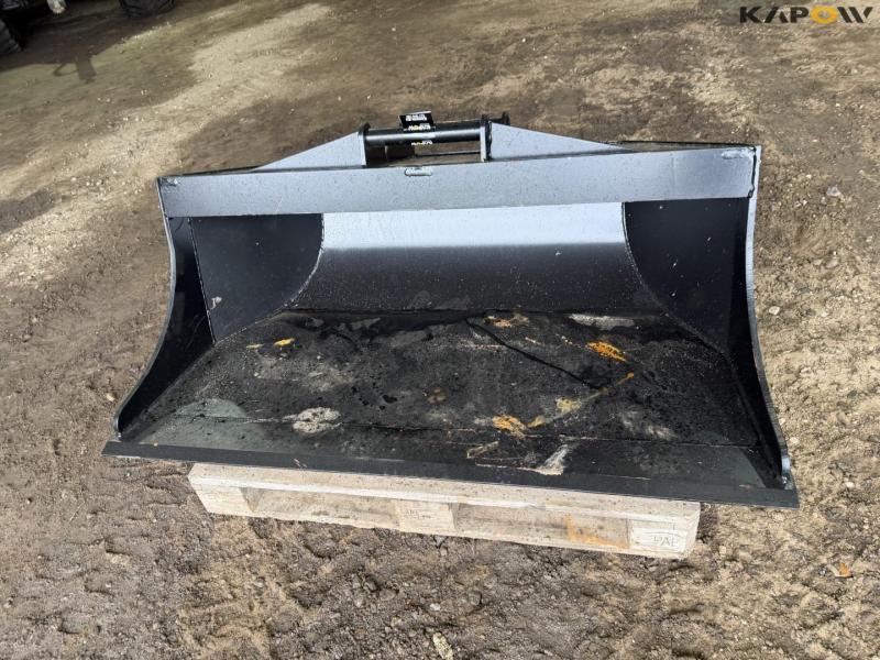 SE skovl med Hydrema hitch 2