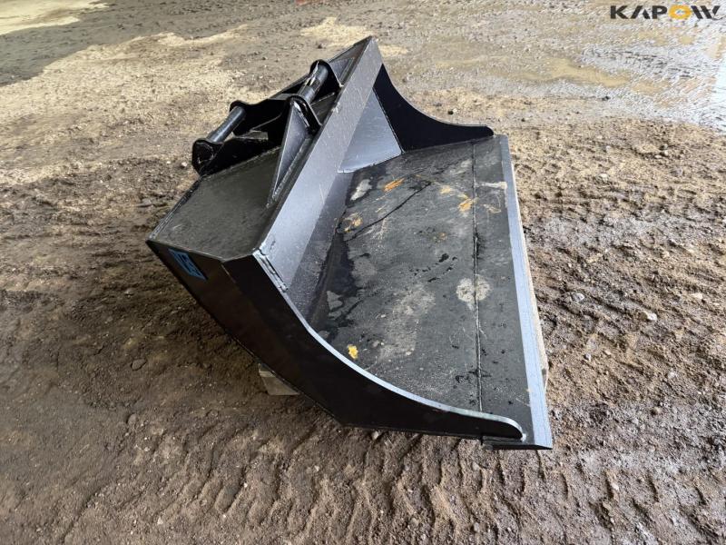 SE skovl med Hydrema hitch 4