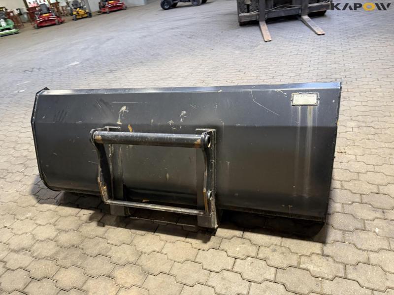 SE skovl med Manitou hitch 6