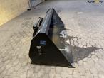 SE skovl med Manitou hitch 4