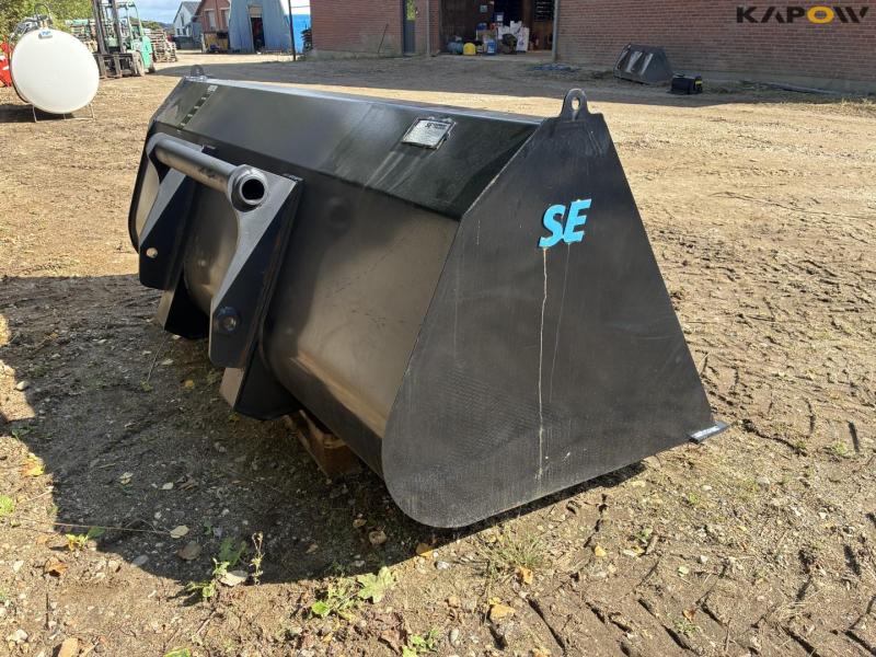 SE skovl med Manitou hitch 4