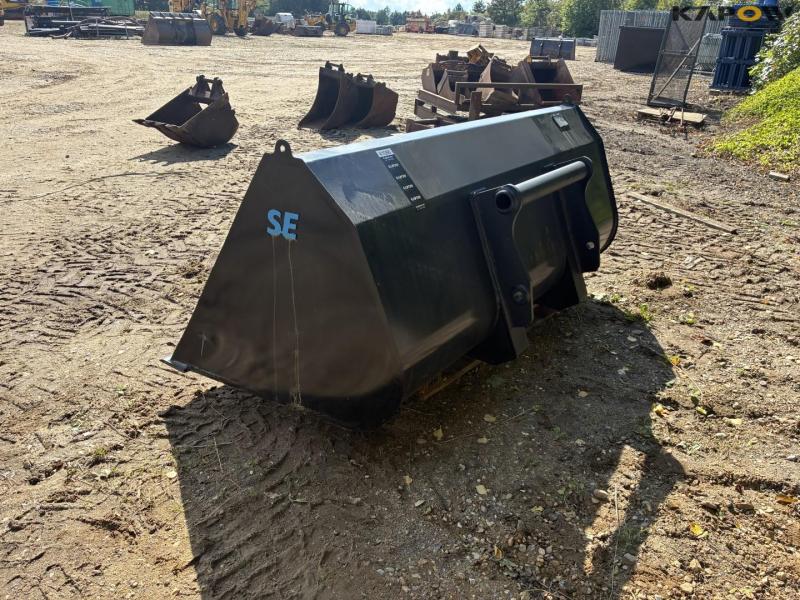 SE skovl med Manitou hitch 6
