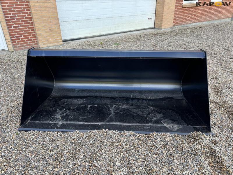 SE skovl med Volvo hitch 2