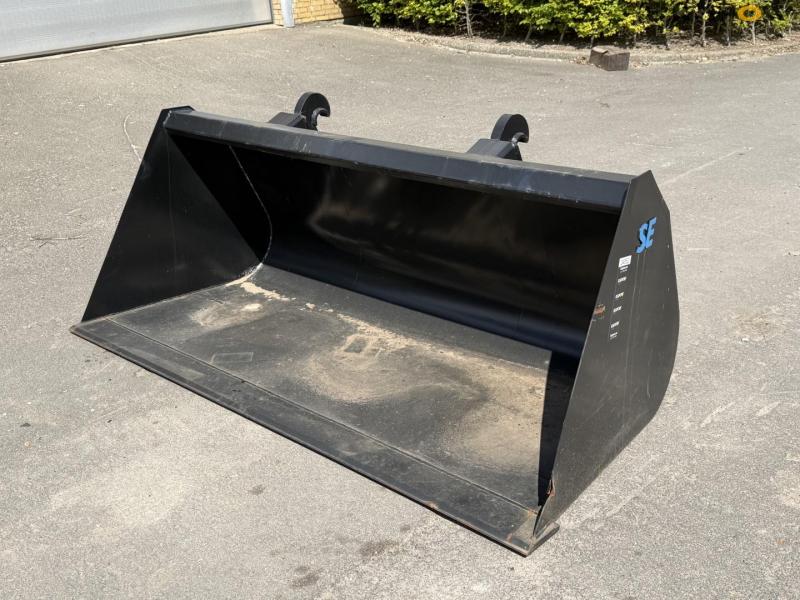 SE skovl med Volvo hitch 1