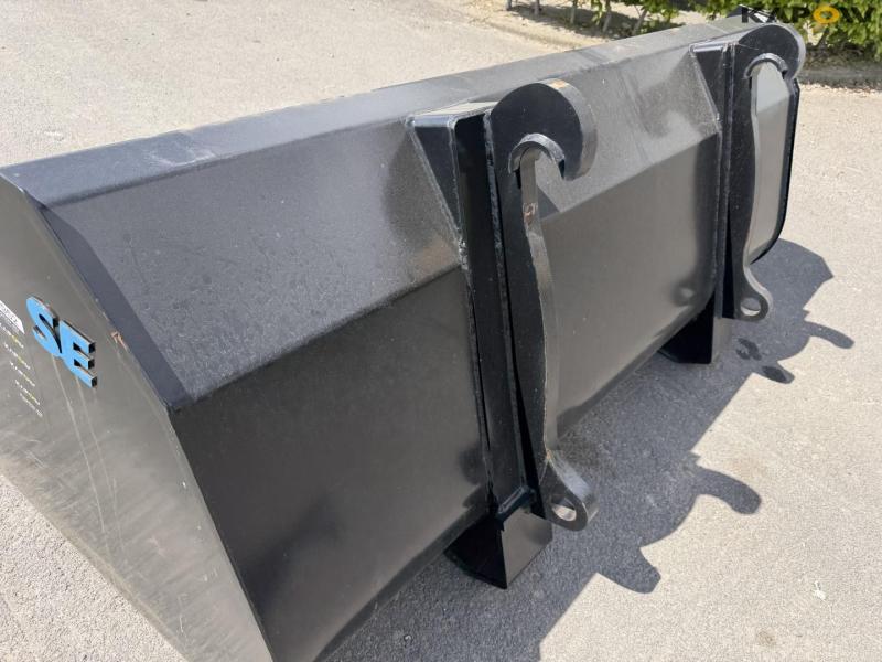 SE skovl med Volvo hitch 9
