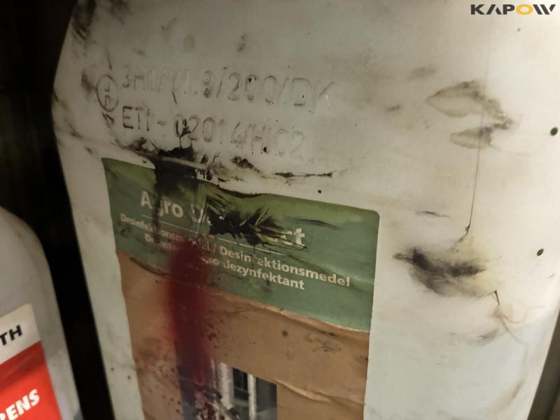 Skab med indhold 18