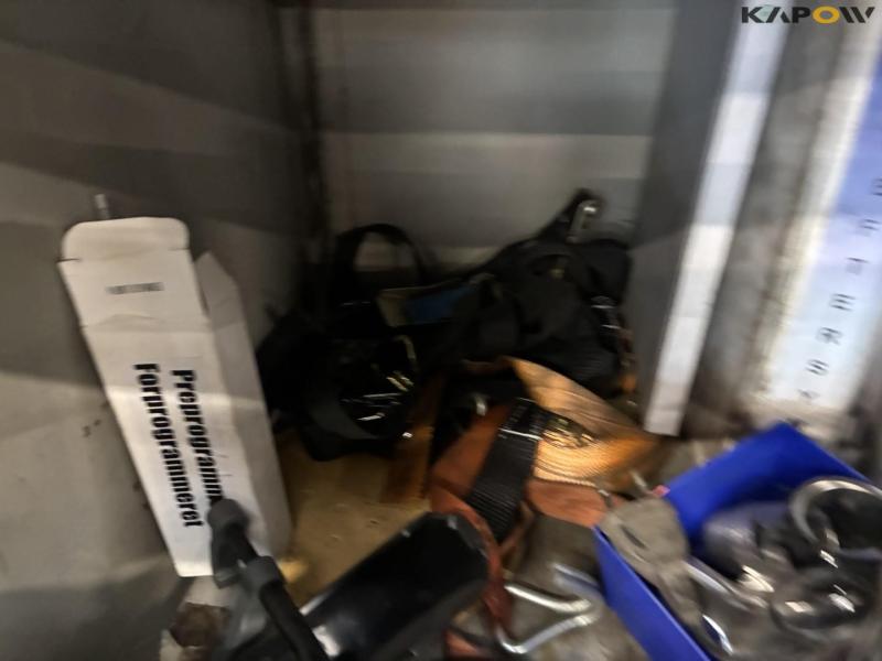 Skab med indhold 10