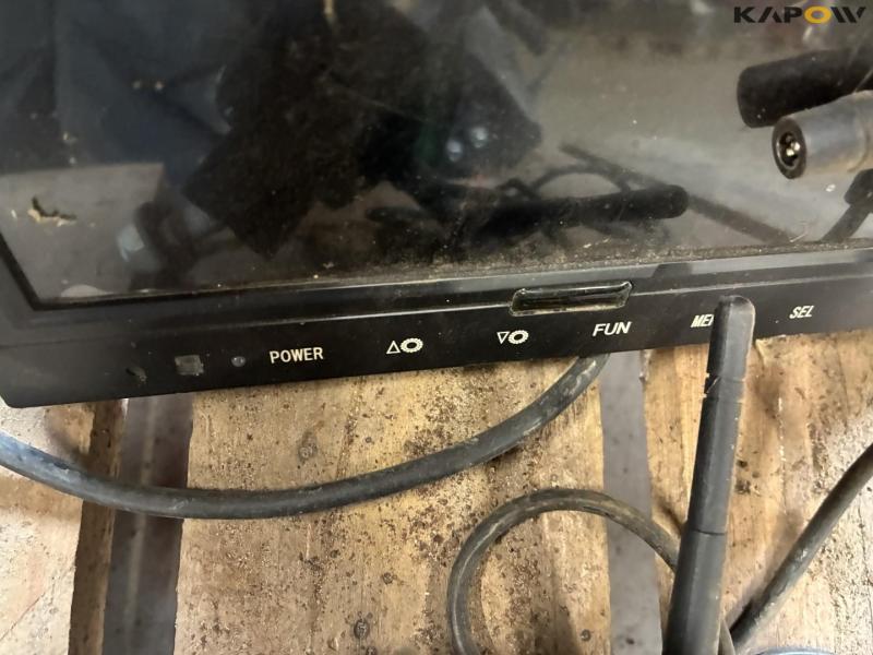 Skærm med to kameraer 12