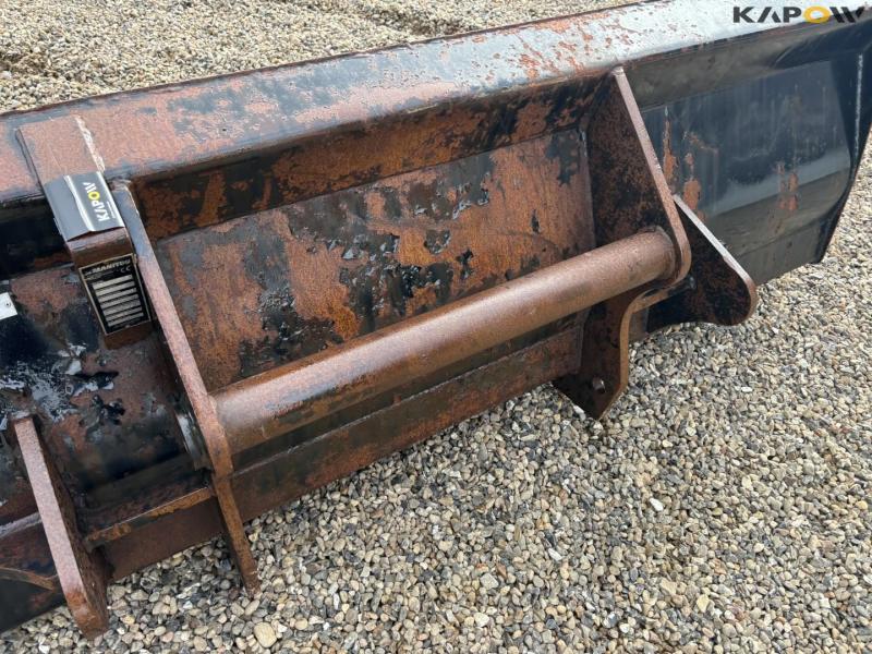 Skovl med Manitou hitch 8