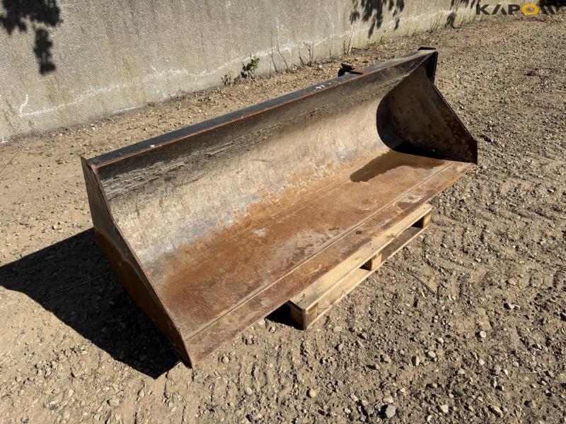 Skovl med Manitou hitch 3