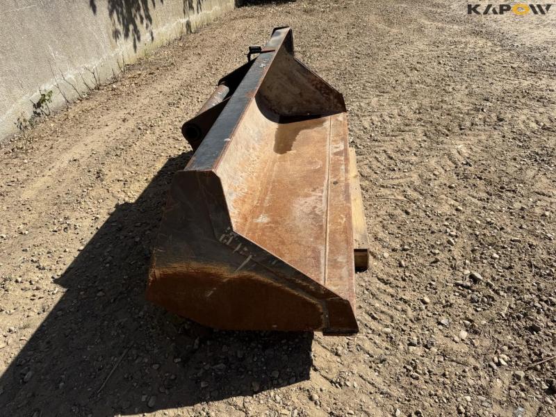 Skovl med Manitou hitch 4