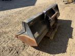 Skovl med Manitou hitch 7
