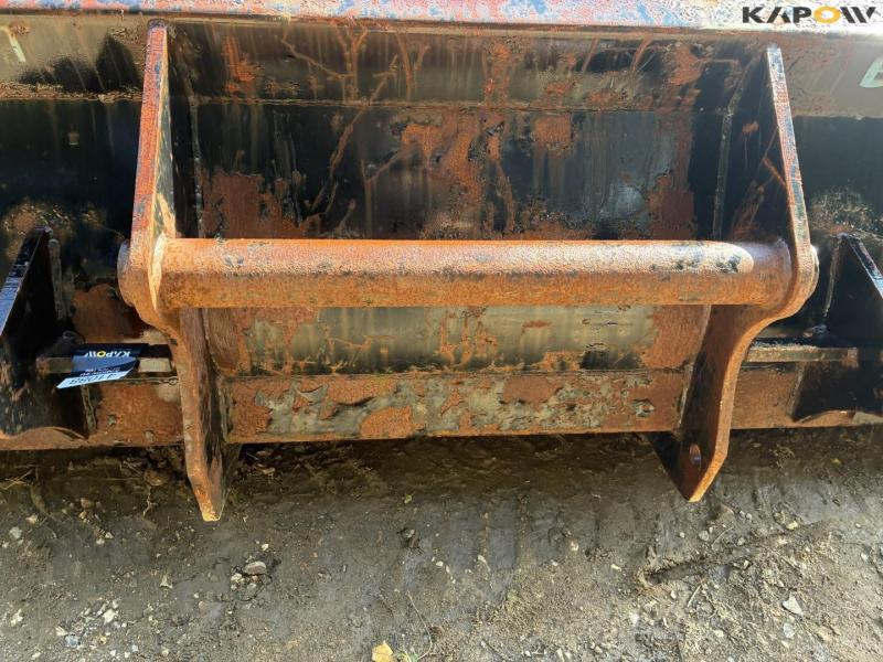 Skovl med Manitou hitch 13