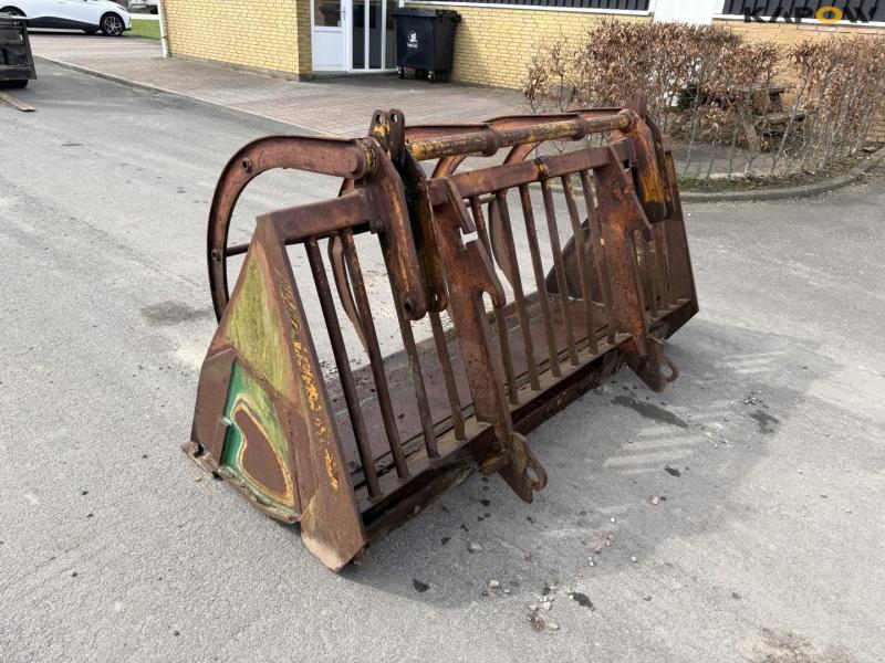 Skovl med overfaldsklo 7