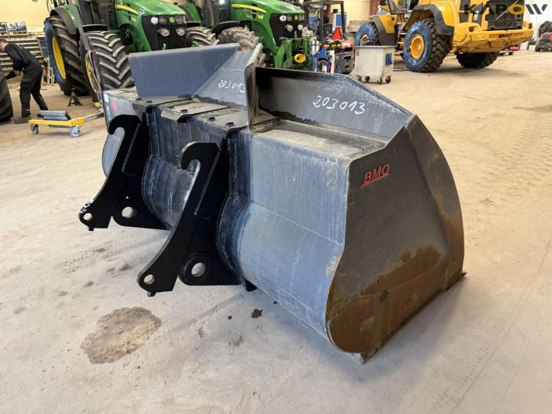 Skovl med Volvo hitch 5