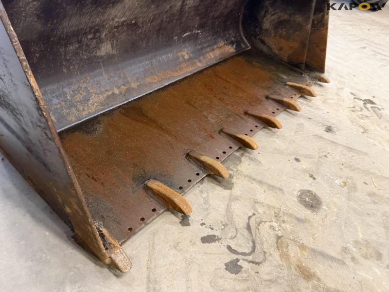 Skovl med Volvo hitch 16