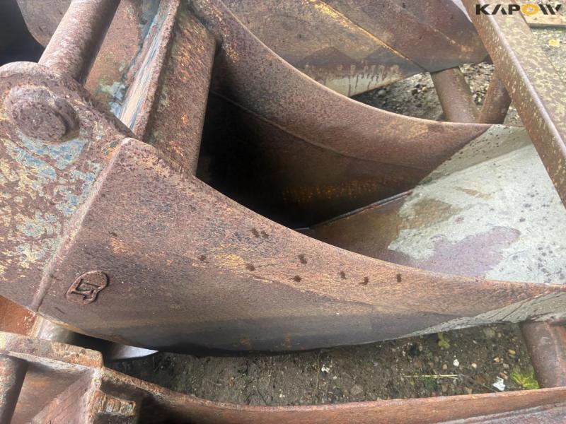 Skovl sæt i holder med Hydrema hitch 34