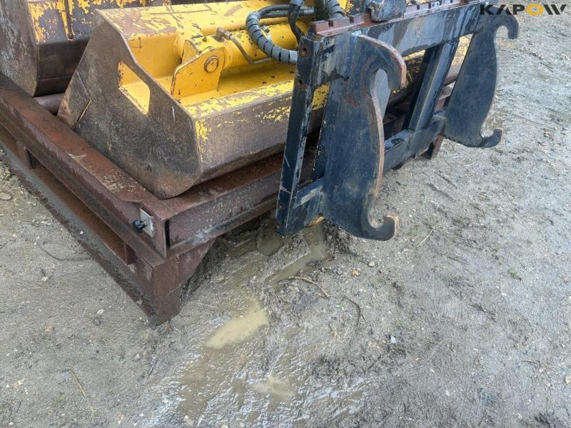 Skovl sæt i holder med Hydrema hitch 50